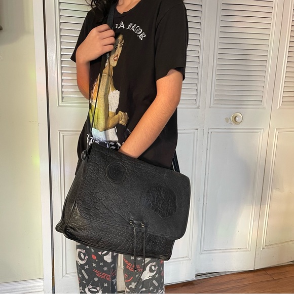 Vintage Carlos Falchi Crossbody Black Leather Bag
Made In The USA - Picture 6 of 17